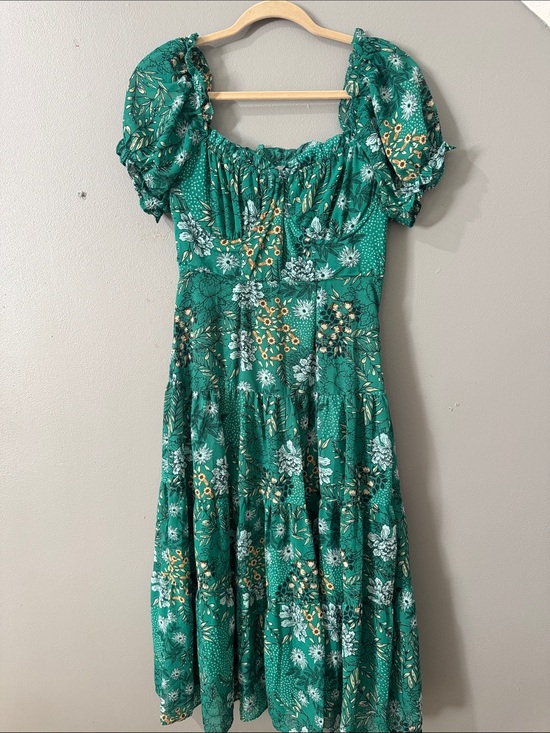 Dresses & Skirts - Emerald Green Floral Midi Dress with Puff Sleeves